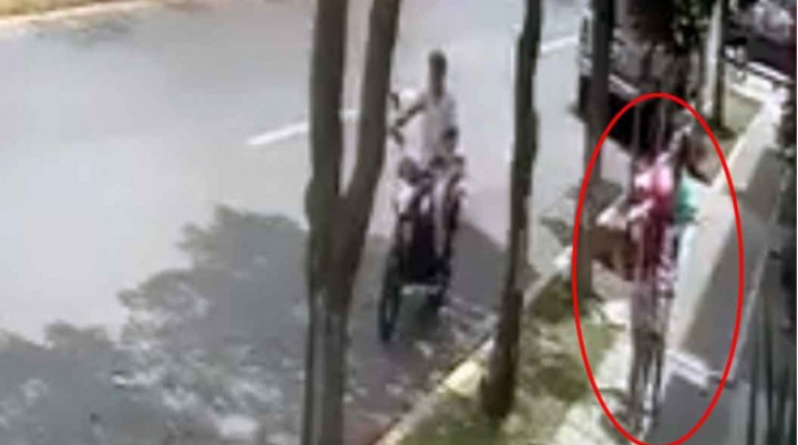 Una joven se resiste a un asalto y es auxiliada por automovilistas en Tlalnepantla