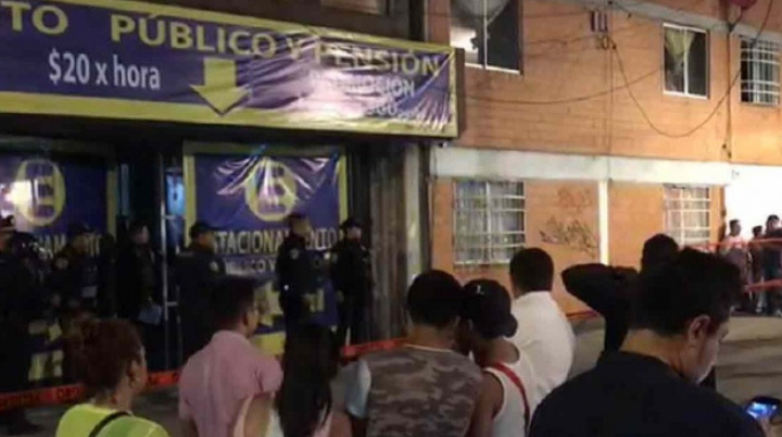 Ejecutan a pareja en un estacionamiento de la Doctores; un niño resulta ileso.