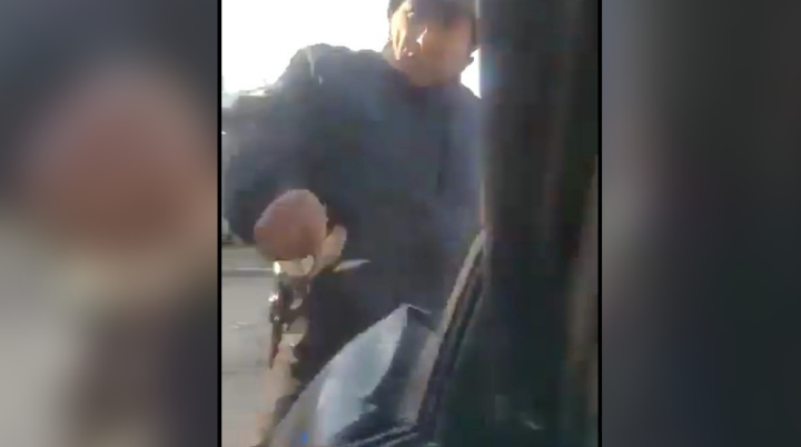 Policías de tránsito, agreden a automovilista en Izcalli.