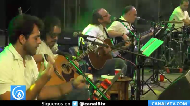 Decenas de personas asistieron a la presentación de Fernando Delgadillo, en la explana municipal de Ixtapaluca