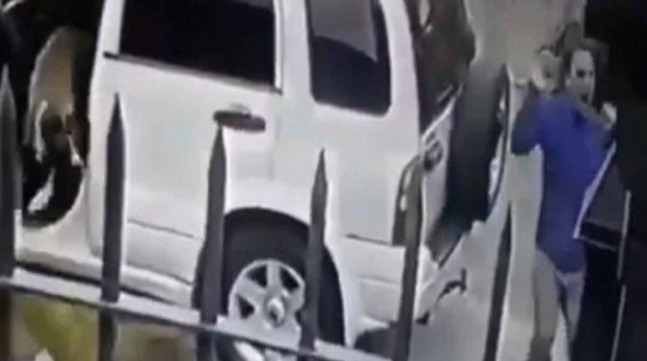 Perros defienden a su dueño de ser asaltado.