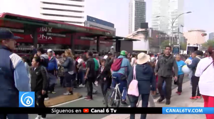 Habitantes de las 13 alcaldías de la CDMX, marchan para exigirle al gobierno no quite Centros de Salud y programas sociales