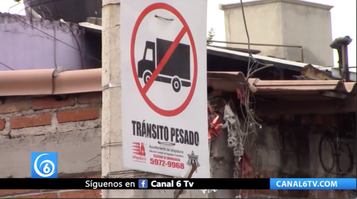 Tráilers y tianguis, causantes del tráfico en la colonia La Venta, Ixtapaluca