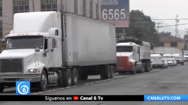 El paso de transporte pesado en la avenida Cuauhtémoc genera baches en la vialidad