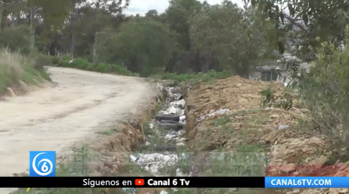 Vecinos de la colonia Jiménez Cantú, solicitan reparación de vialidad