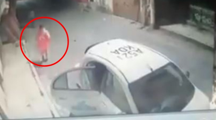 Taxista y ratero atracan a transeúnte en Chalco