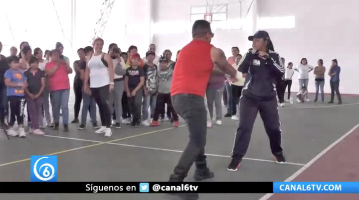 Dan clases de defensa personal para mujeres en polivalentes de Ixtapaluca