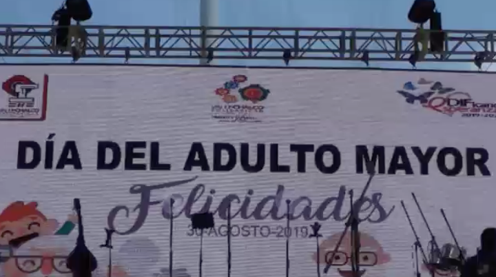 El DIF municipal de Valle de Chalco festejó a los abuelitos