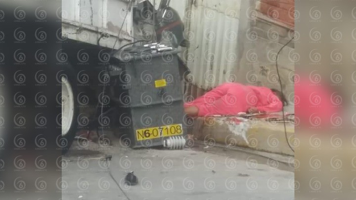 Un menor de edad y una mujer de la tercera edad murieron al ser atropellados por un camión en Ixtapaluca