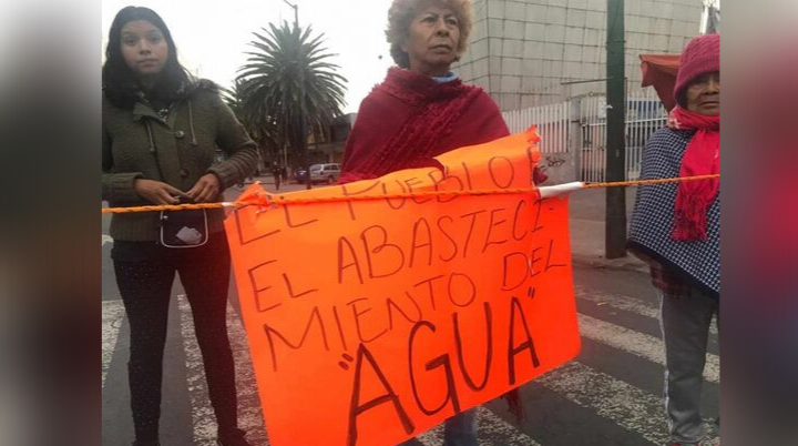 Manifestantes bloquean cruce de la Viga y canal de Apatlaco