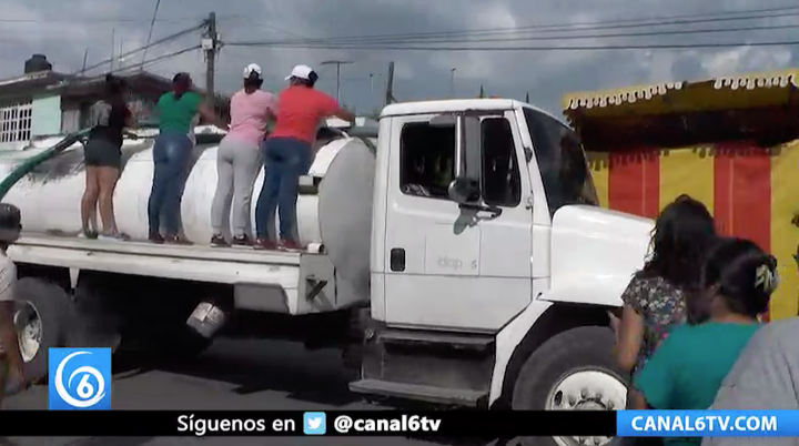 Vecinos de la colonia Alfredo del Mazo se manifiestan por falta del agua
