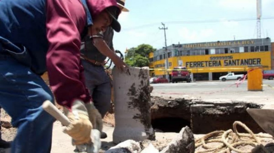 Luego de 30 días por fin reparan socavón en Ecatepec