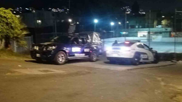 Patrulla se queda sin frenos y causa daños a una barda