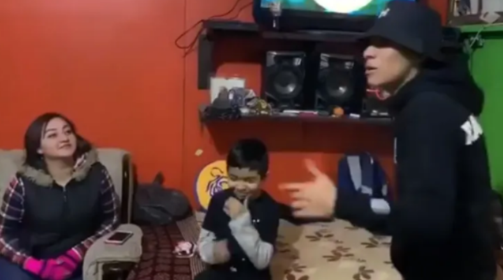 En batalla de rap pelean terrenos de los abuelos