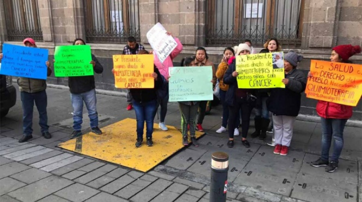 Padres exigen abasto de quimioterapias para hospital de Ixtapaluca
