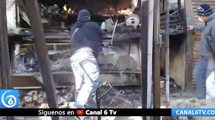 Continúan obras de remoción de escombros en mercado de San Cosme CDMX