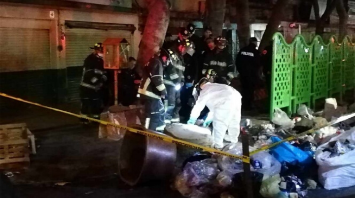 ¡Espantosa escena! Hallan cuerpo dentro de una tina con cementos en La Merced