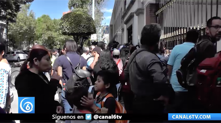 Papás de niños con cáncer protestan en  SEGOB; piden medicamentos