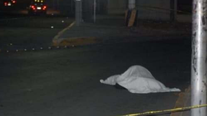 Mujer es asesinada por sujetos armados en Toluca