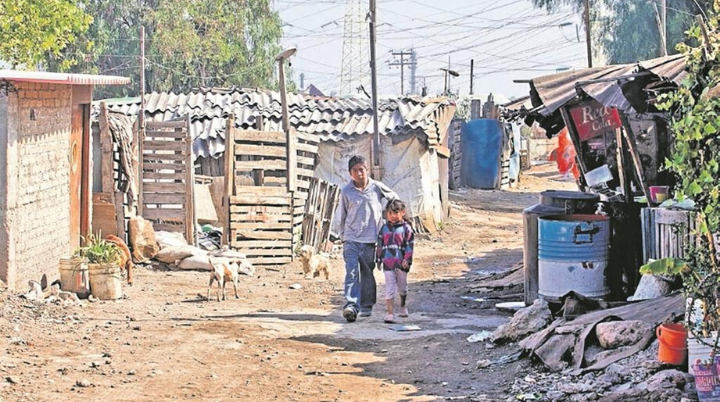Mexicanos perciben mayor pobreza y que pagan más impuestos