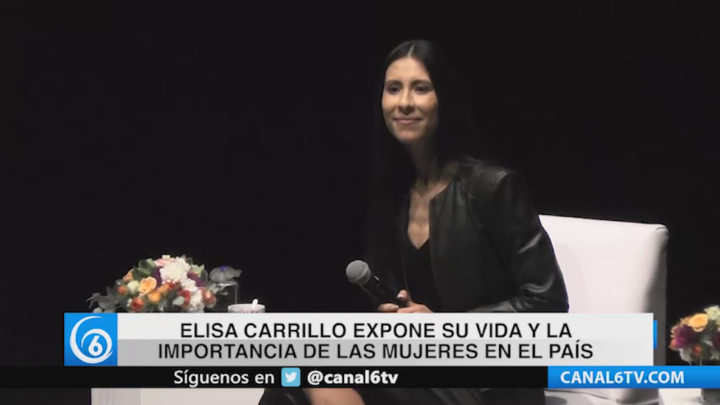 Elisa Carrillo expone su vida y la importancia de las mujeres en el país