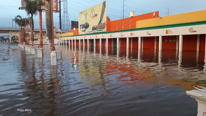 Lluvias torrenciales afectaron 100 casas en San Mateo Atenco