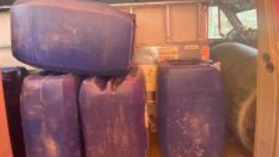 Encuentran 4 mil litros de gasolina clandestina en Tecámac