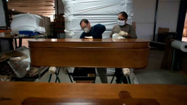 Por Covid-19 ISSSTE recomienda cremar cadáveres