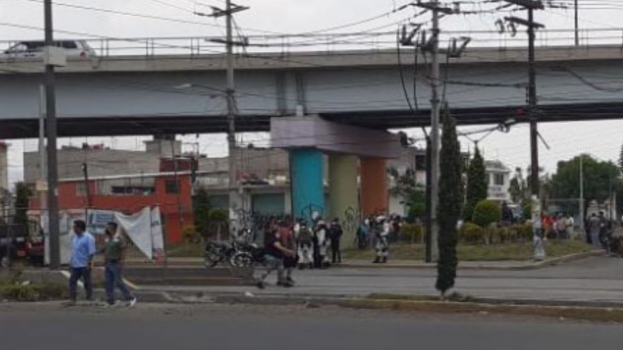 Tianguistas protestan en Chimalhuacán