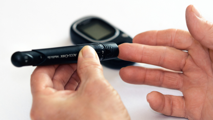 Personas con diabetes tipo 2 tienen peor función cognitiva tras derrame