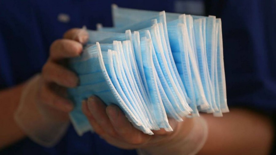 Científicos estadounidenses buscan crear cubrebocas que brillen al detectar coronavirus