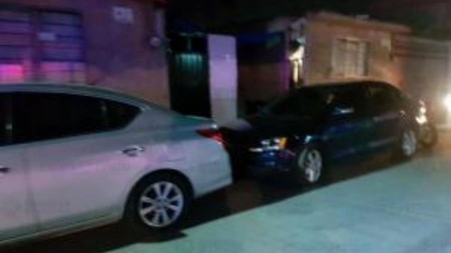 Acordonan bodega con autos robados
