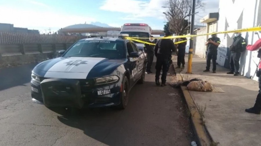 Hallan restos humanos a un costado de la autopista México-Puebla
