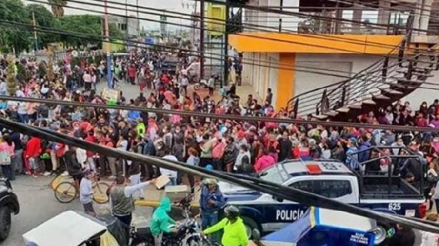 Aglomeración de ciudadanos en Valle de Chalco