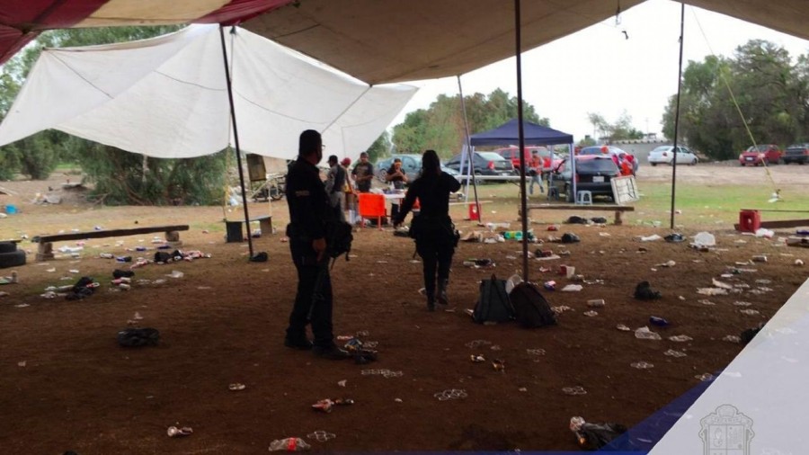 Con 250 personas, clausuran bar al aire libre en Tecámac