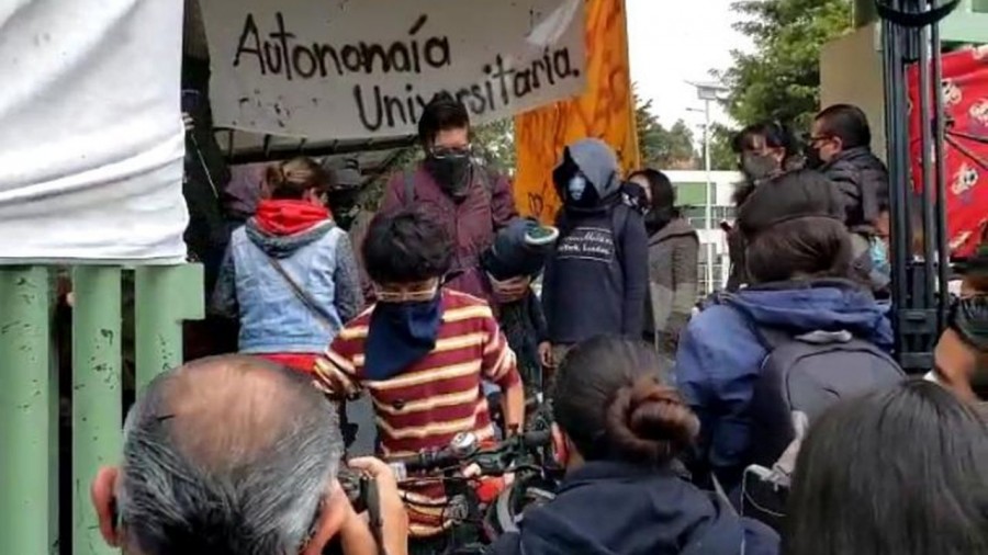 Paristas de la UAEM ceden la Facultad de Humanidades