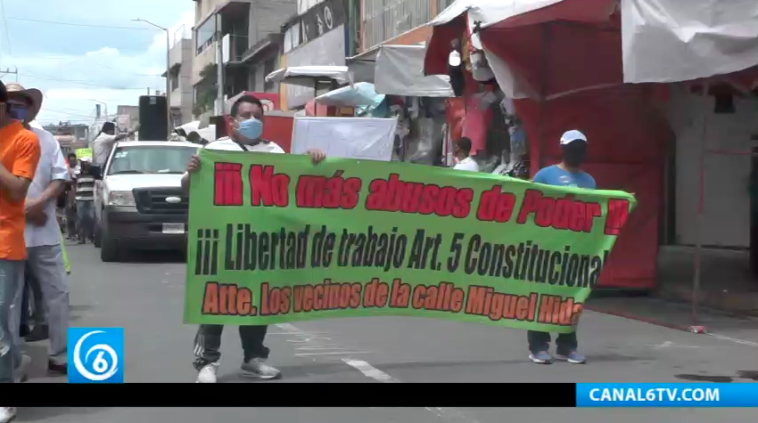 Tianguistas exigen diálogo con autoridades de Los Reyes La Paz, buscan poder instalarse