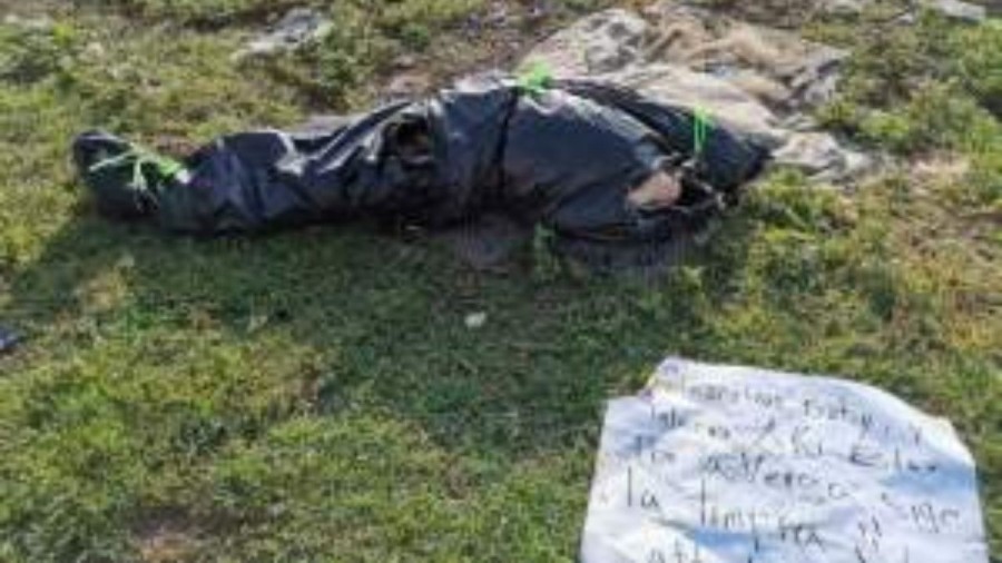 Con un mensaje intimidatorio, localizan un cuerpo sin vida en Chalco