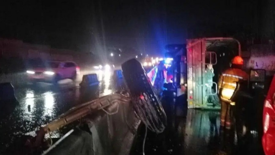 Vuelca camión militar en Cuautla