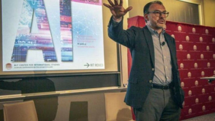 Videgaray, como profesor del MTI, es criticado por alumno