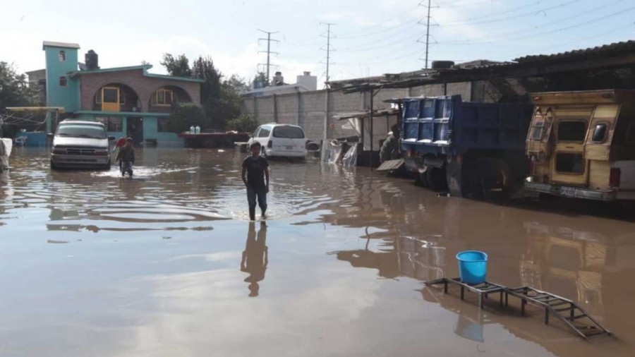 Fuertes lluvias dañan cientos de negocios en el Edomex