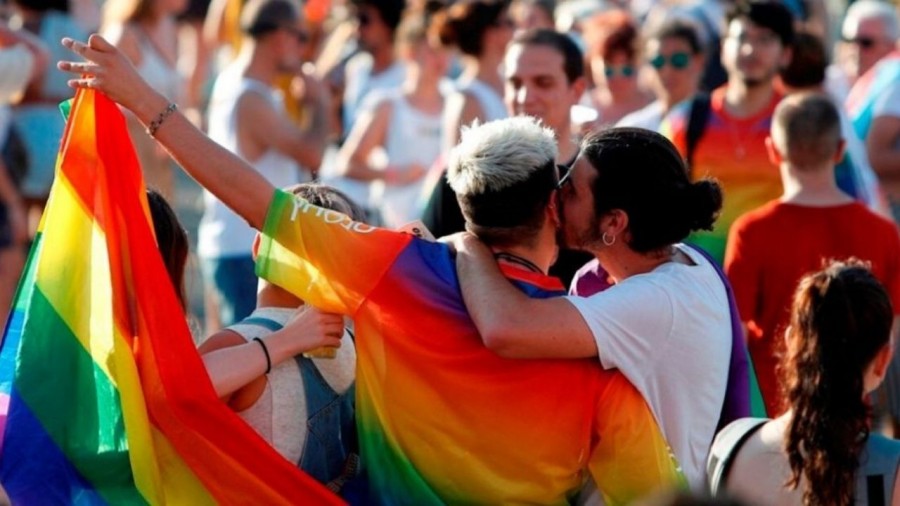 Aprueban reforma para penalizar terapias de conversión sexual en CDMX