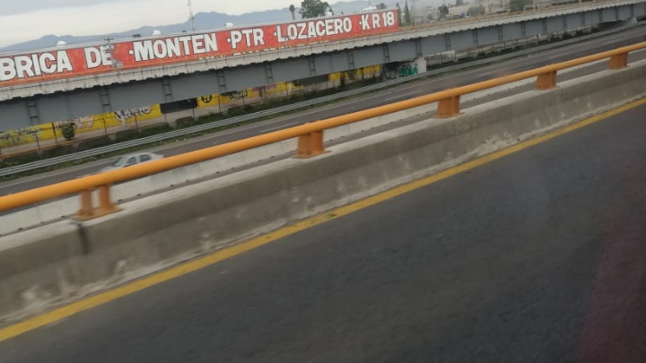 Vuelca pipa en la México-Puebla