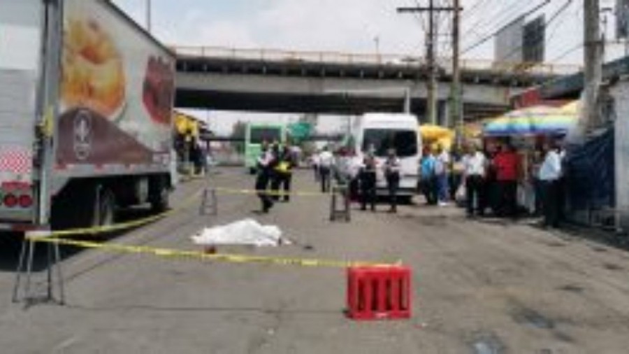 Un camión arrolló a una mujer en el Edomex