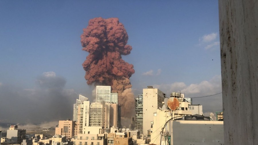 Doble explosión masiva sacude puerto de Beirut, Líbano