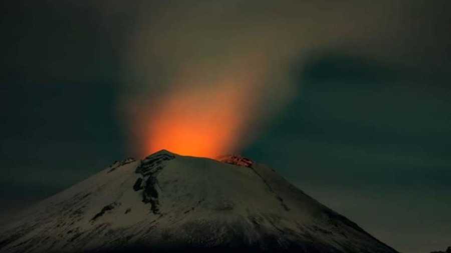 Explosión menor del volcán Popocatépetl
