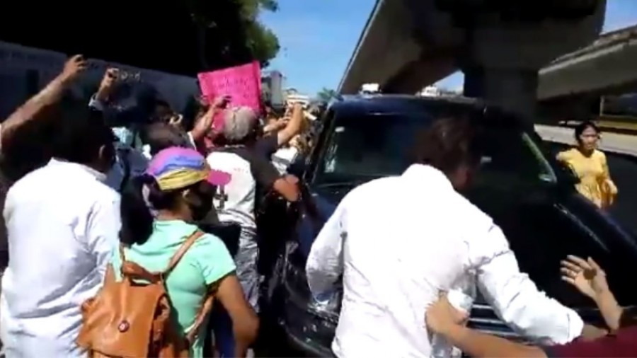 Guerrerenses reclaman atención a AMLO durante visita