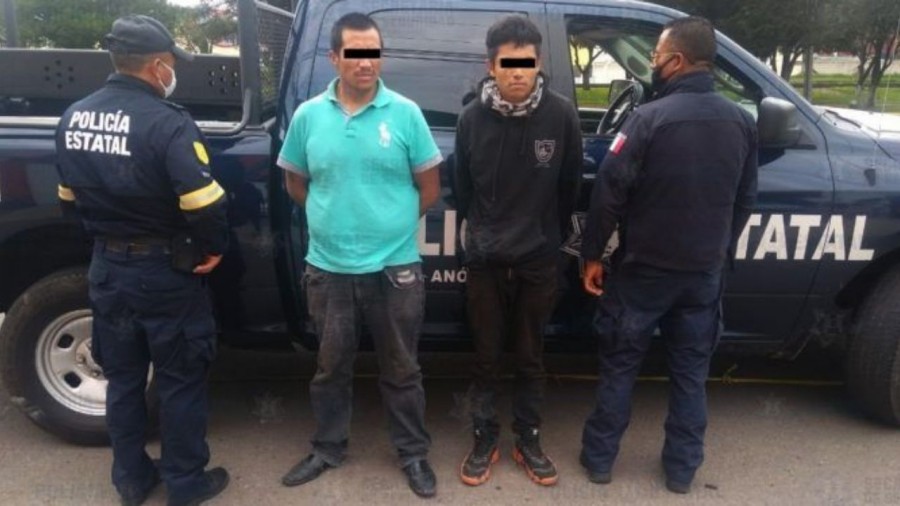 Detienen a dos sujetos por robo de taxi en Acambay