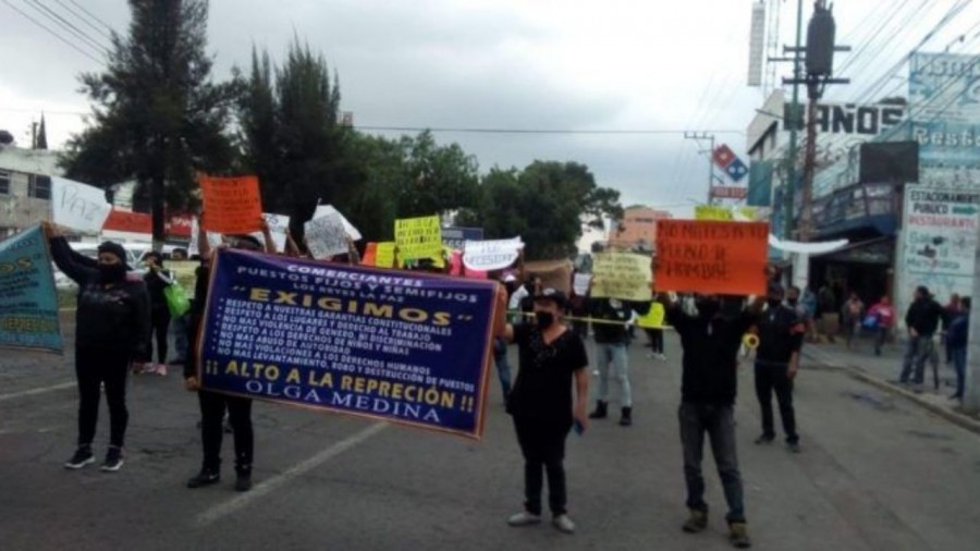 Protestan los comerciantes de Los Reyes La Paz