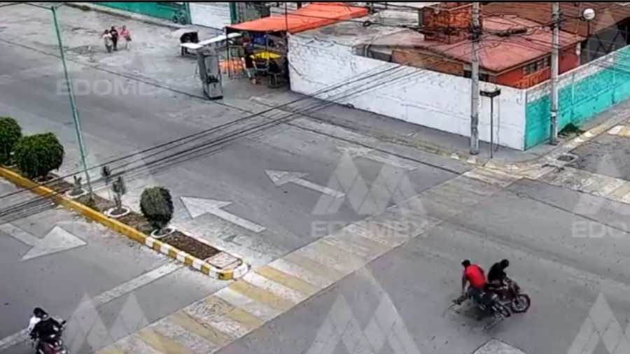 Captan fuerte encontronazo entre motociclistas en Coacalco